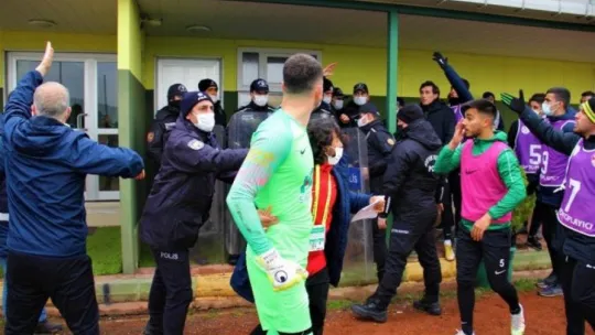 3. Lig'de ilk yarı bitiminde kavga çıktı!