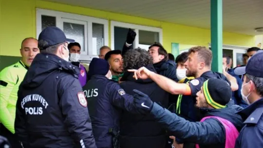 3. Lig'de ilk yarı bitiminde kavga çıktı!