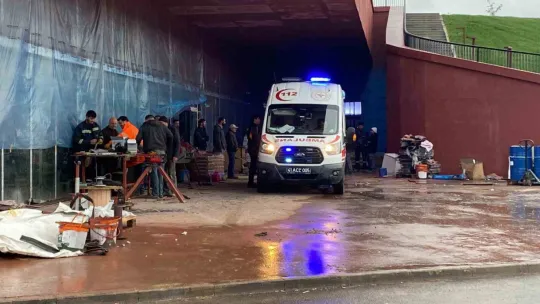 3 metre derinliğindeki boş akvaryuma düştü