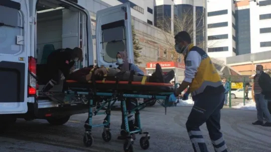 3 metre yüksekten beton zemine düşen inşaat işçisi yaralandı