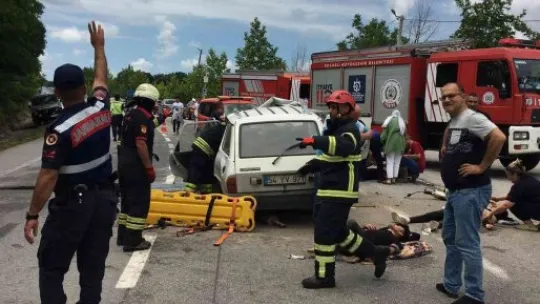 Kocaeli'de 3 otomobil çarpıştı: 4 yaralı!