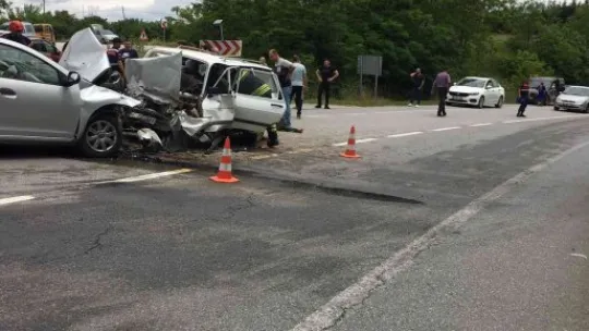 Kocaeli'de 3 otomobil çarpıştı: 4 yaralı!