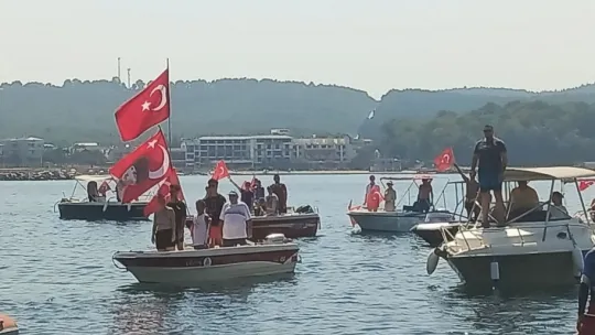 30 Ağustos Zafer Bayramı'nda denizde bayrak açtılar