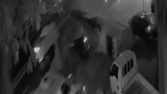 30 ton benzin yüklü tankerin kaza anı kamerada