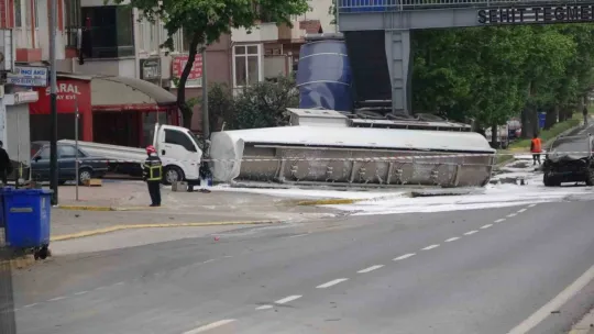 30 ton benzin yüklü tankerin kaza anı kamerada
