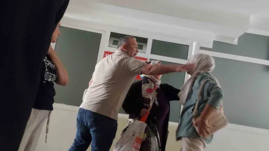Sanık aileleri adliye koridorunda birbirine girdi