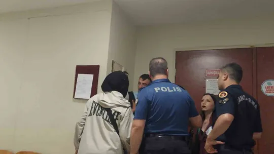 Sanık aileleri adliye koridorunda birbirine girdi