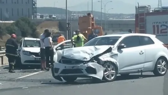 Kocaeli'de zincirleme kaza: 2 yaralı