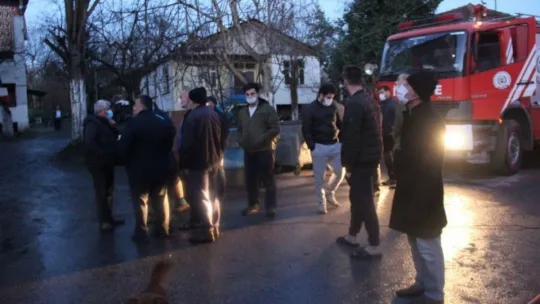 4 katlı bina alev alev yandı