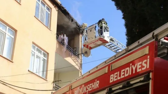 4 katlı binada korkutan yangın!