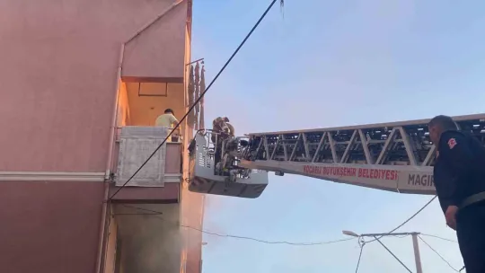 4 katlı binada yangın paniği