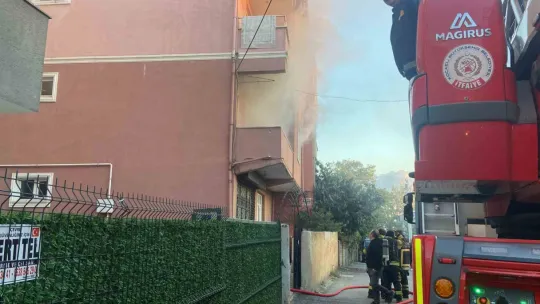 4 katlı binada yangın paniği