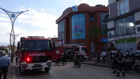 4 katlı binada çıkan yangın panik yarattı