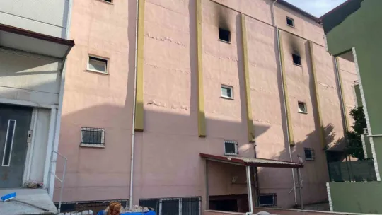 4 katlı mobilya deposunda yangın