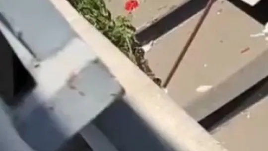4. kattan atladı, sundurmanın üzerine düşerek yaralandı
