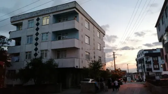 13 yaşındaki çocuk 4. kattan düştü!