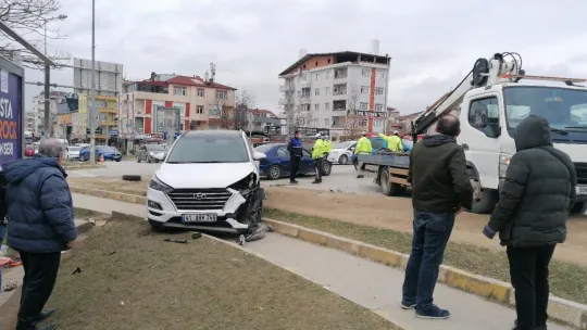 4 Kişinin yaralandığı kaza anı kamerada