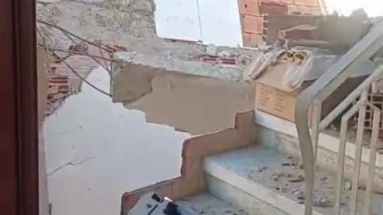 Deprem oldu sandık, evimizde ciddi hasar oluştu