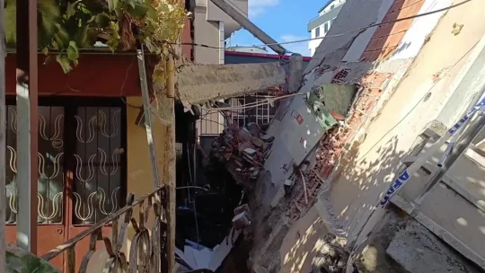 Deprem oldu sandık, evimizde ciddi hasar oluştu