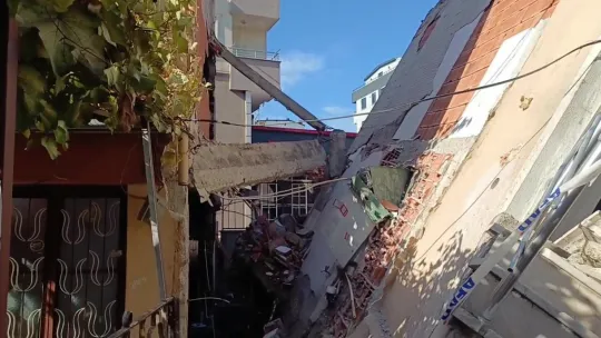 Deprem oldu sandık, evimizde ciddi hasar oluştu