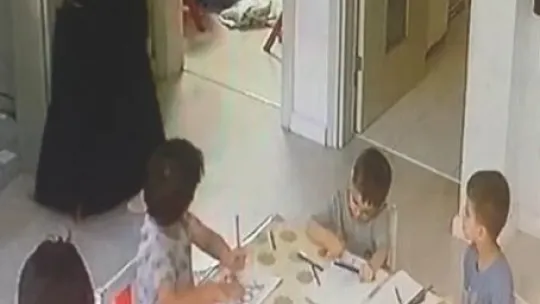 İlk kreş gününde öğretmeninden tokat yedi