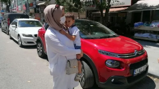 4 yaşındaki çocuğun kafası bebek arabasının demirlerine sıkıştı!