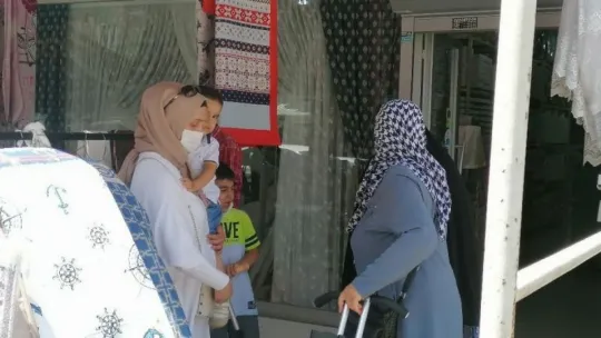 4 yaşındaki çocuğun kafası bebek arabasının demirlerine sıkıştı!