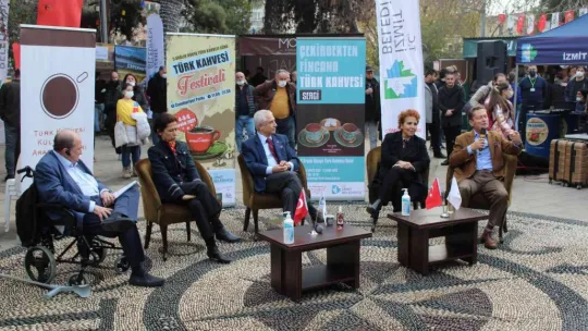 400 yıllık Türk kahvesi fincanları sergileniyor