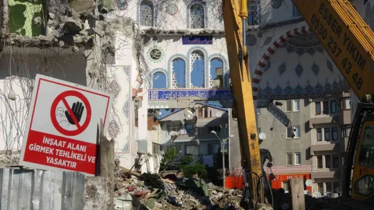 Yıkılan Paşa Cami'nden ilginç görüntüler