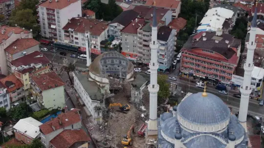 Yıkılan Paşa Cami'nden ilginç görüntüler