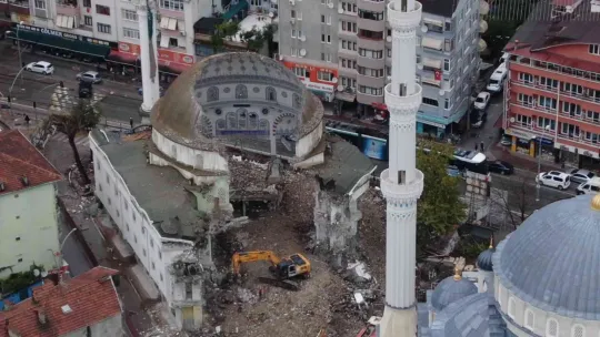 Yıkılan Paşa Cami'nden ilginç görüntüler