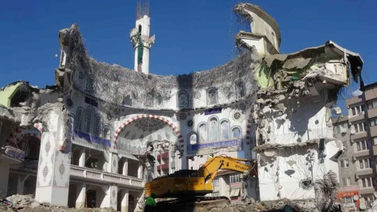 Yıkılan Paşa Cami'nden ilginç görüntüler