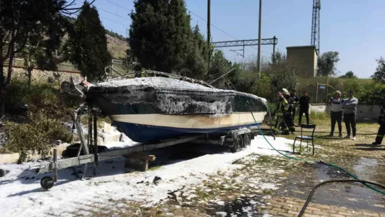 45 bin dolarlık tekne yangında küle döndü