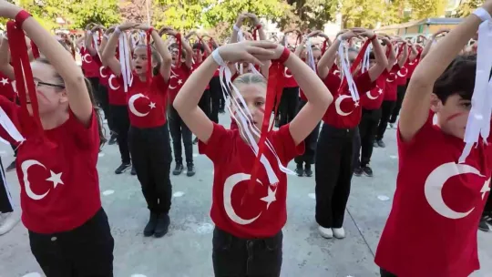 480 öğrenciden Cumhuriyet'in 101. yılına özel koreografi
