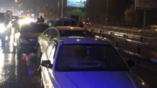 Kocaeli'de 5 araç zincirleme kazaya karıştı