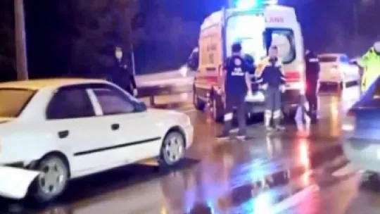 Kocaeli'de 5 araç zincirleme kazaya karıştı