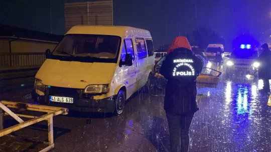 Kocaeli 'de 5 araç zincirleme trafik kazasına karıştı: 1 ölü, 5 yaralı