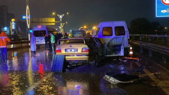 Kocaeli 'de 5 araç zincirleme trafik kazasına karıştı: 1 ölü, 5 yaralı