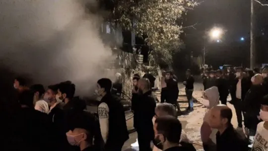 5 katlı binada çıkan yangın mahalleliyi sokağa döktü!