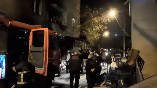 5 katlı binada çıkan yangın mahalleliyi sokağa döktü!