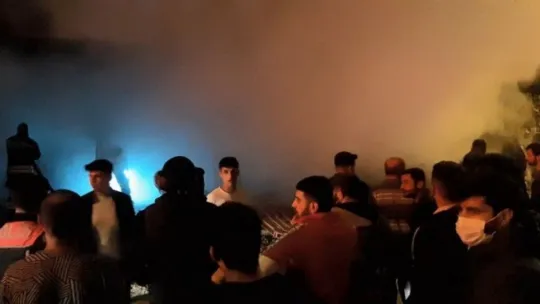 5 katlı binada çıkan yangın mahalleliyi sokağa döktü!