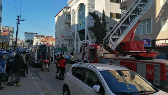 Deliği bulmak için çıktığı çatıdan düştü