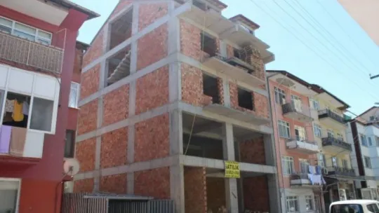 5. kattan düşen işçinin yardımına genç hemşire adayı koştu!