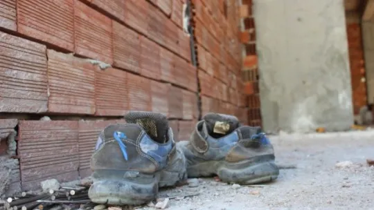 5. kattan düşen işçinin yardımına genç hemşire adayı koştu!