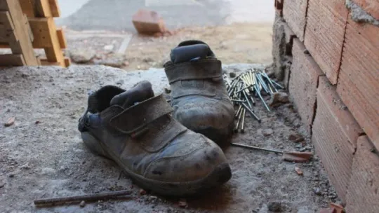 5. kattan düşen işçinin yardımına genç hemşire adayı koştu!