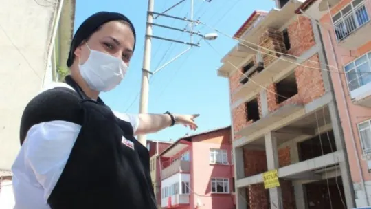 5. kattan düşen işçinin yardımına genç hemşire adayı koştu!