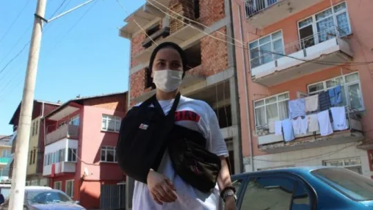 5. kattan düşen işçinin yardımına genç hemşire adayı koştu!