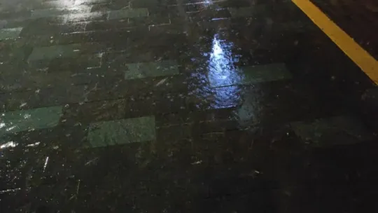 5 metre karelik alana yağan yağmur şaşkına çevirdi