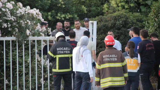 50 metre yüksekliğindeki reklam tabelasına çıktı!
