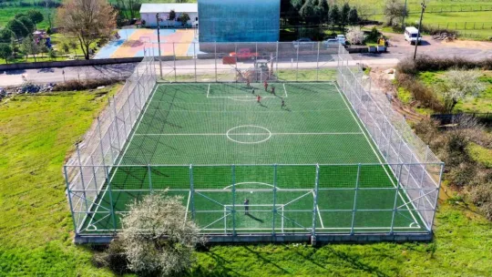 6 ilçedeki kırsala 12 futbol sahası